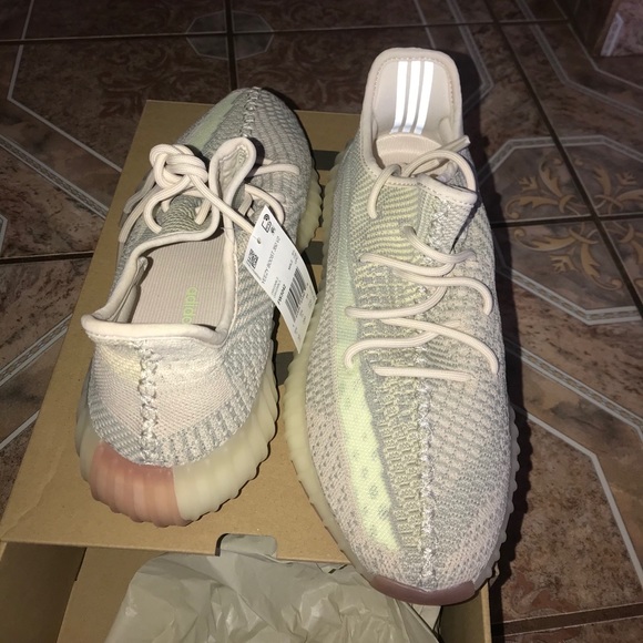 Yeezy Other - Citrin YEEZY BOOST 360 v2
